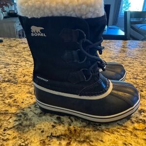 Kids sorel winter boots size 1